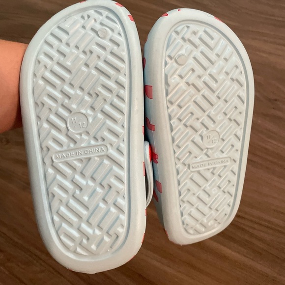 Bluey and Bingo Toddler Kids slides with Heart Pattern size 11/12-NWT - Picture 5 of 6